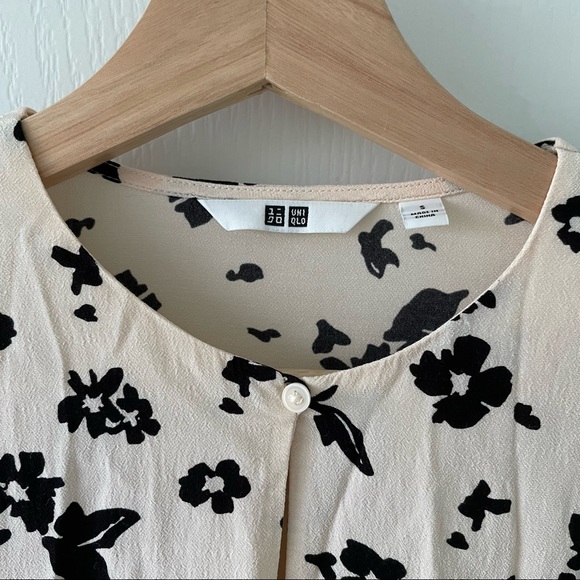 Floral blouse from Uniqlo - Picture 2 of 6